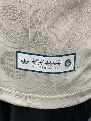 Equipación Edición Especial Oktoberfest Bayern Múnich 25/26